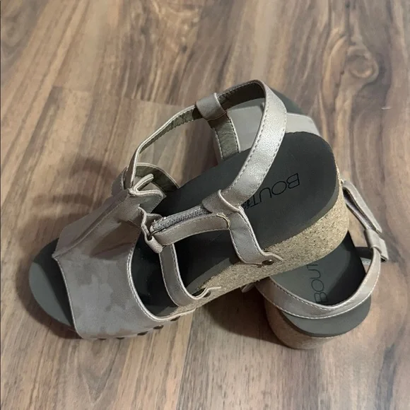 Boutique Corky's Seltzer Gold Metallic
Studded Wedge Sandals - Picture 3 of 9